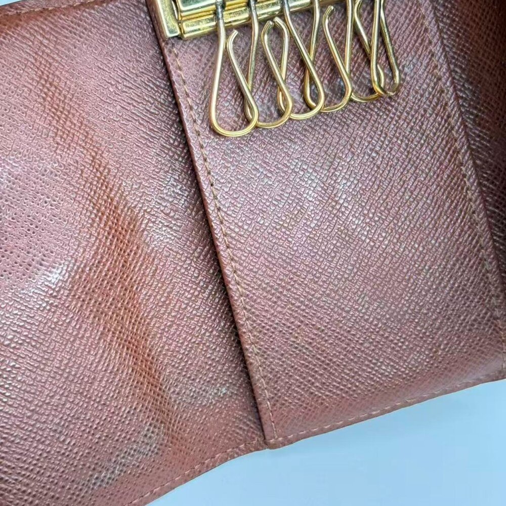 Louis Vuitton Monogram Canvas Keychain with Classic Gold Hardware - Picture 8 of 8